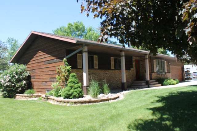 view of front of home with a front lawn