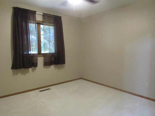 unfurnished room featuring carpet flooring and ceiling fan