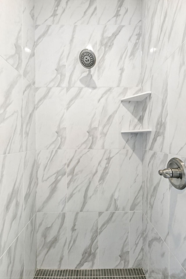 details featuring a tile shower