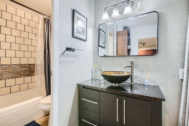 full bathroom with toilet, vanity, decorative backsplash, and shower / tub combo