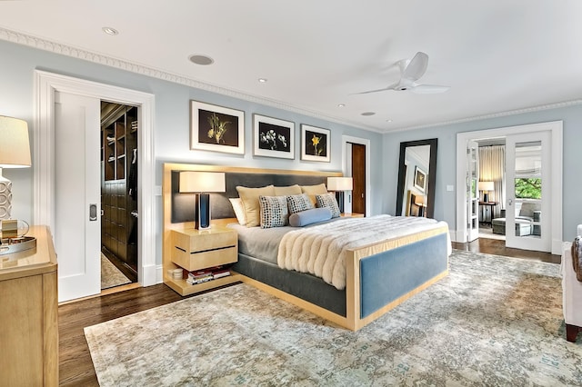 bedroom featuring crown molding, dark hardwood / wood-style floors, and ceiling fan