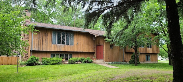 view of front of property with a front yard