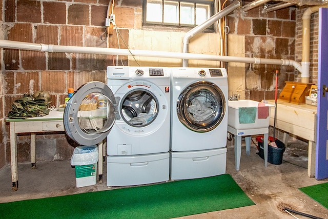 laundry room with washer and clothes dryer