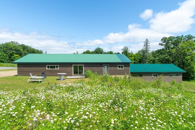 rear view of house featuring a lawn