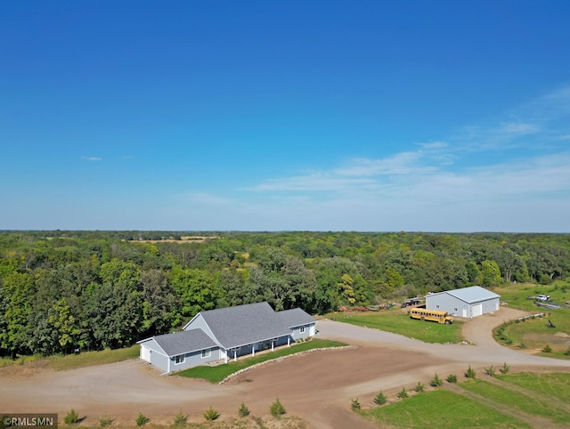 birds eye view of property featuring a forest view