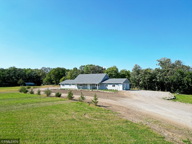 single story home featuring driveway and a front lawn