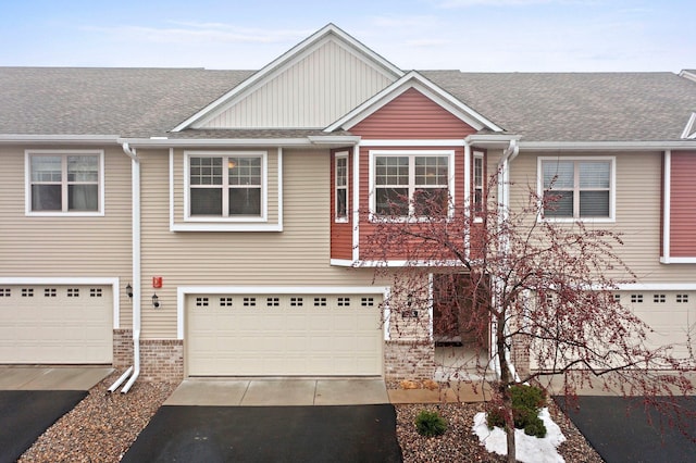 view of front facade featuring a garage