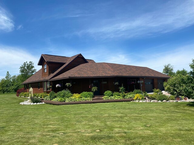 view of front of house with a front lawn