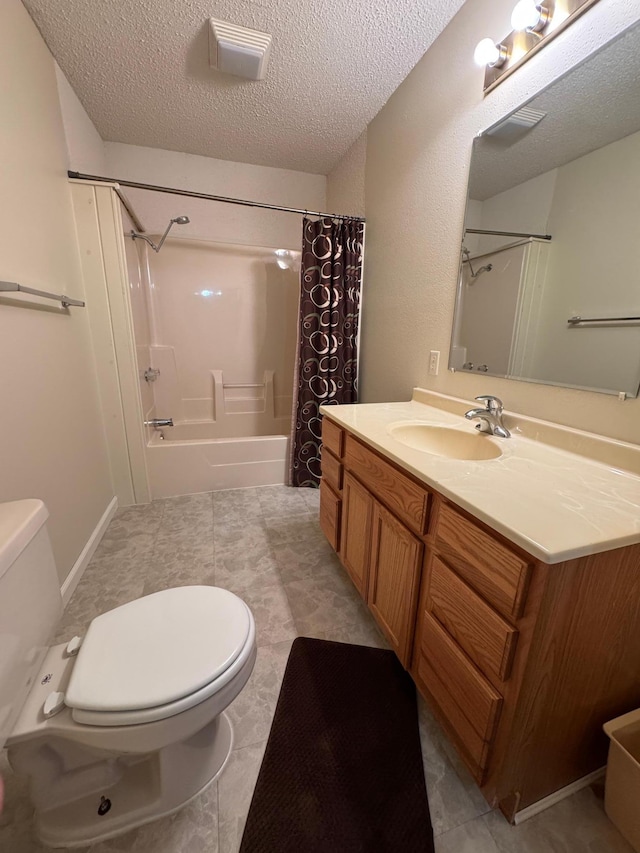 bathroom with toilet, vanity, visible vents, shower / tub combo with curtain, and a textured ceiling
