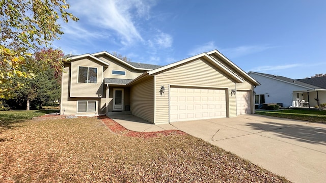 view of front of property featuring a front lawn and a garage