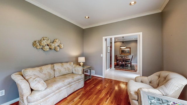 living room featuring hardwood / wood-style flooring and crown molding