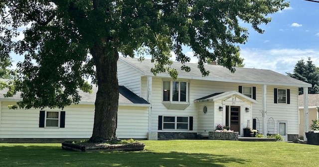 raised ranch featuring a front lawn