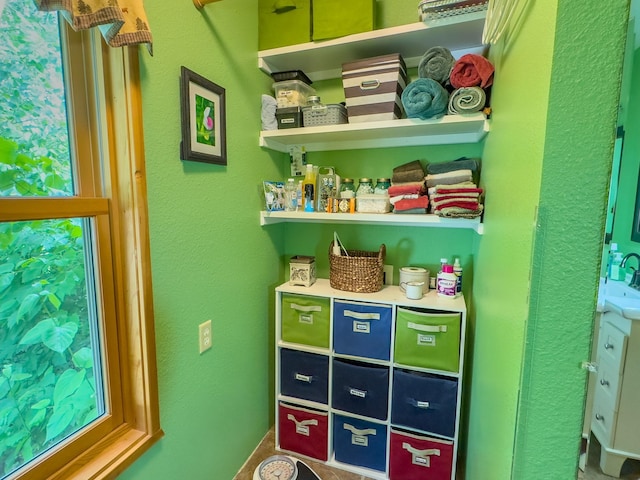 2228 Town Rd Unit 461, International Falls, MN 56649 - view of pantry
