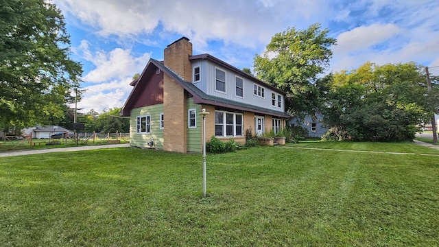 view of front facade with a front lawn