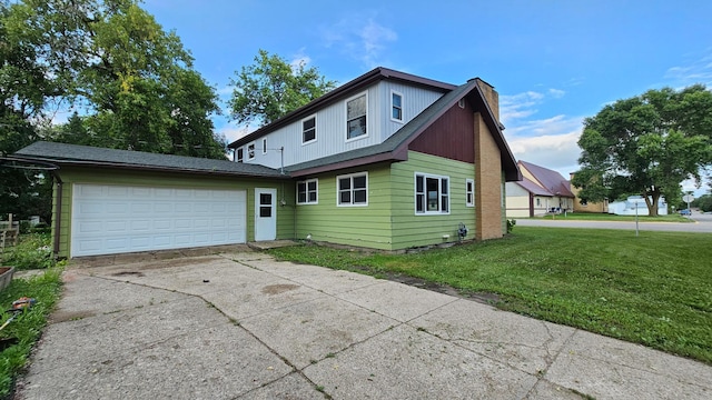 view of front of home with a front lawn