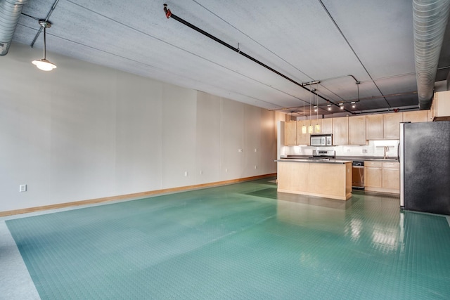 kitchen featuring decorative light fixtures, a center island, sink, and appliances with stainless steel finishes