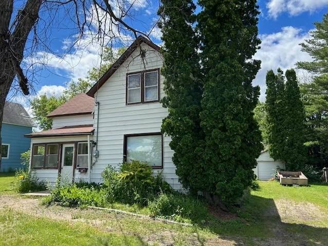 exterior space featuring a front yard