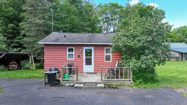 exterior space featuring a front yard and a carport