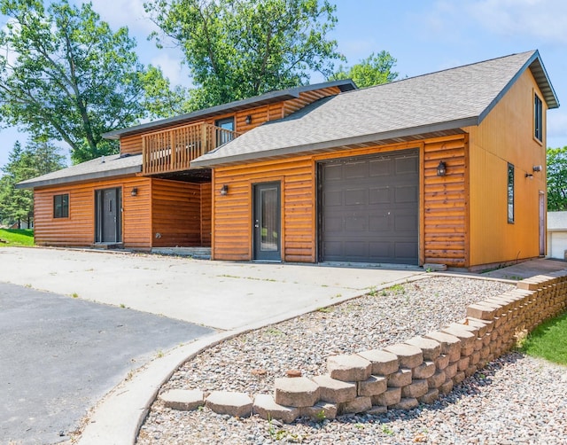 view of front of property featuring a garage