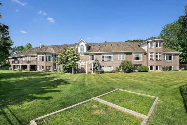 exterior space featuring a lawn