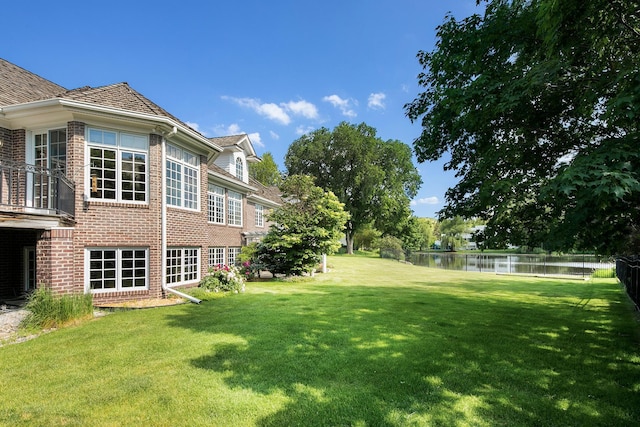 view of yard featuring a water view