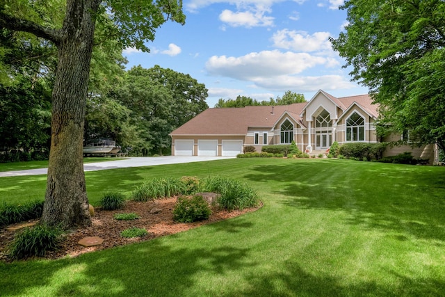 view of front of home featuring a front lawn and a garage