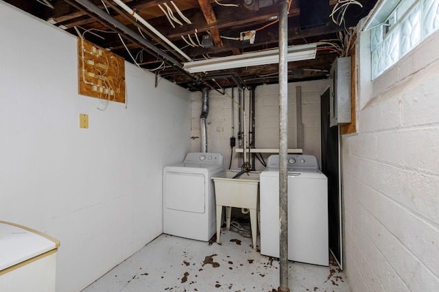 laundry area featuring sink and independent washer and dryer