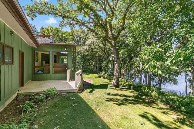 view of yard featuring a water view