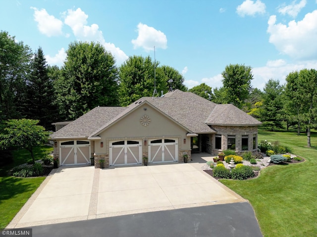 view of front of home featuring a front yard and a garage