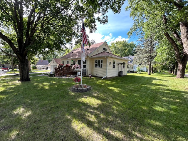625 10th St, Montevideo, MN 56265 - exterior space with a deck
