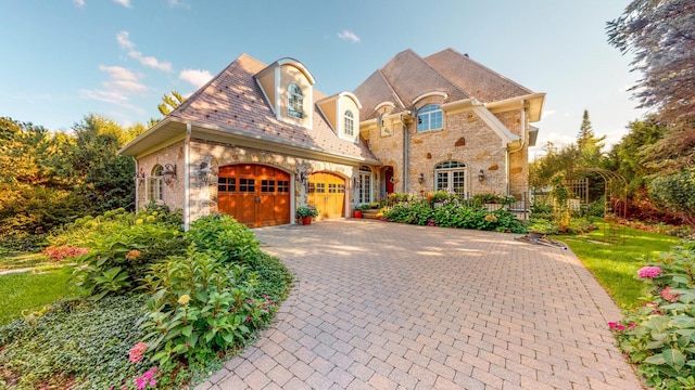 view of front facade featuring a garage