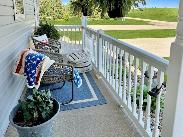 balcony featuring covered porch