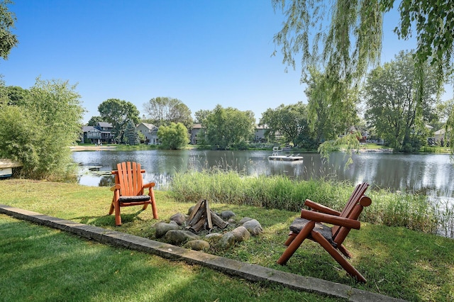 view of yard featuring a water view