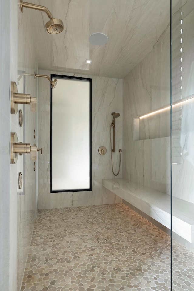 bathroom featuring a tile shower