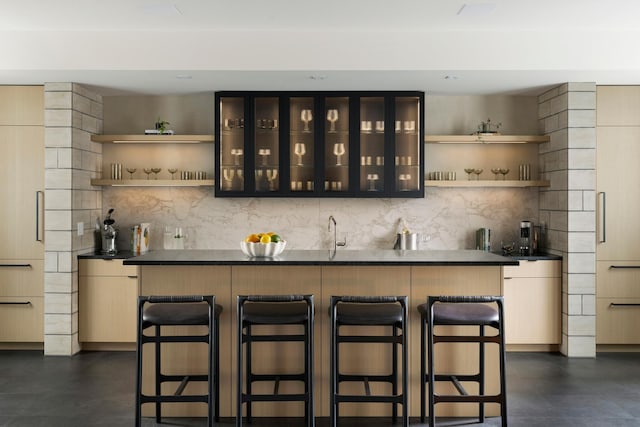 bar with backsplash and sink