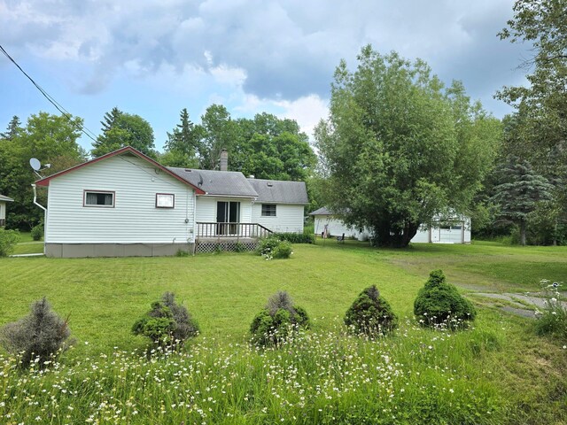 view of yard featuring a garage