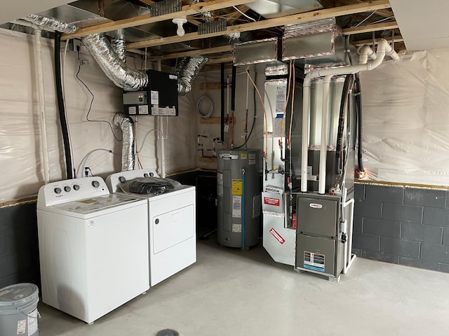 utility room featuring water heater and washing machine and clothes dryer