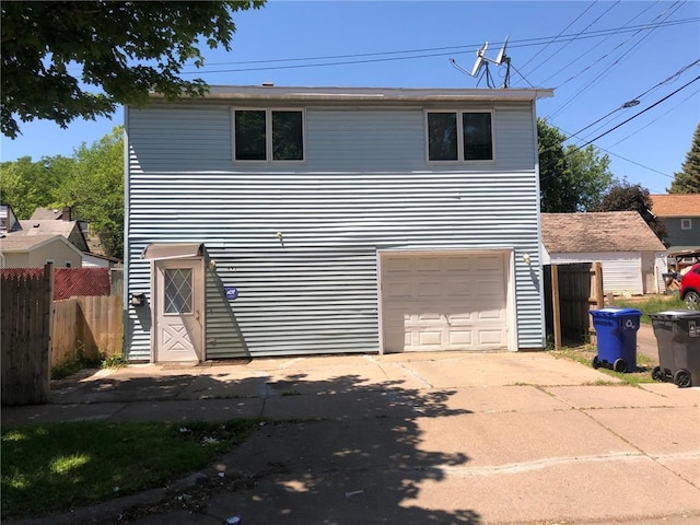 view of front facade with a garage