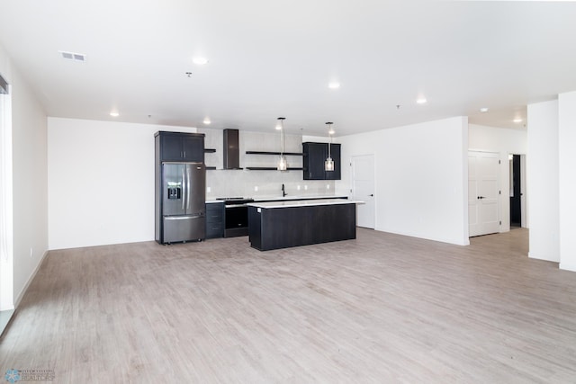 kitchen with decorative light fixtures, a kitchen island, stainless steel appliances, and light hardwood / wood-style flooring