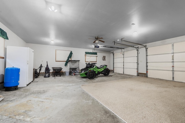 garage with a ceiling fan