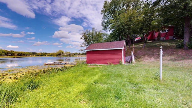 view of yard featuring a storage shed and a water view