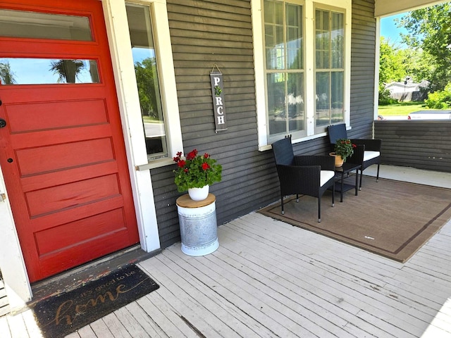 property entrance featuring a porch