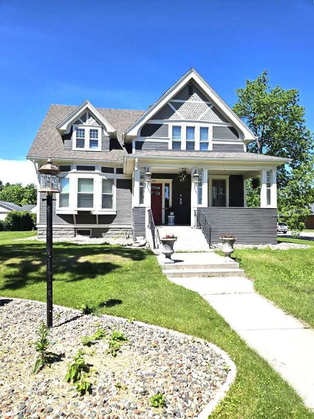 721 Labree Ave N, Thief River Falls, MN 56701 - view of front facade with a front yard and a porch
