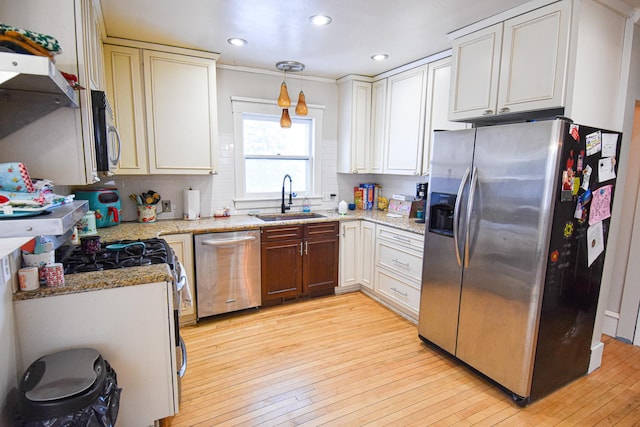 721 Labree Ave N, Thief River Falls, MN 56701 - kitchen with stainless steel appliances, a sink, tasteful backsplash, light wood-style floors, and recessed lighting