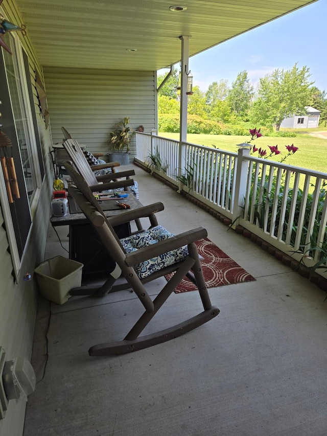 balcony featuring covered porch