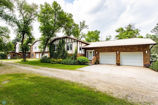 view of front facade featuring a garage and a front lawn