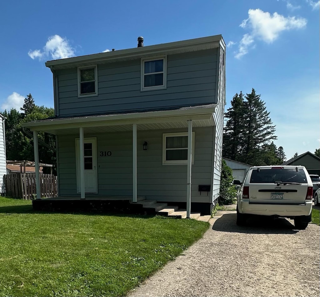 view of front of property with a front lawn and covered porch