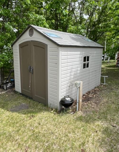 view of outbuilding