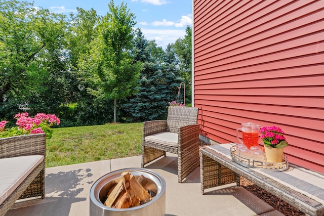 view of patio featuring an outdoor fire pit