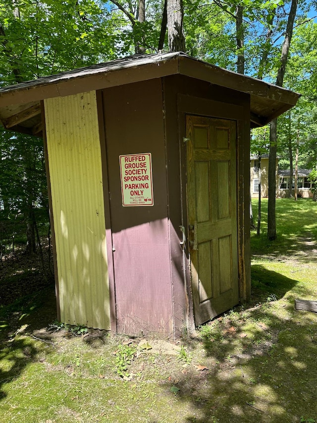 view of outdoor structure